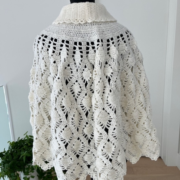 HANDMADE Crochet Cape Poncho Lacy Cream Colour Collar Button Closure Scallop Hem - Picture 2 of 13